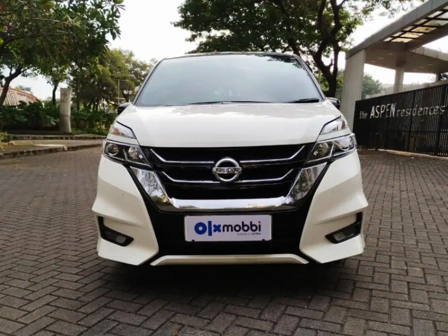 LOW DP Nissan Serena 2.0 Highway Star Bensin-AT 2023 ROQ