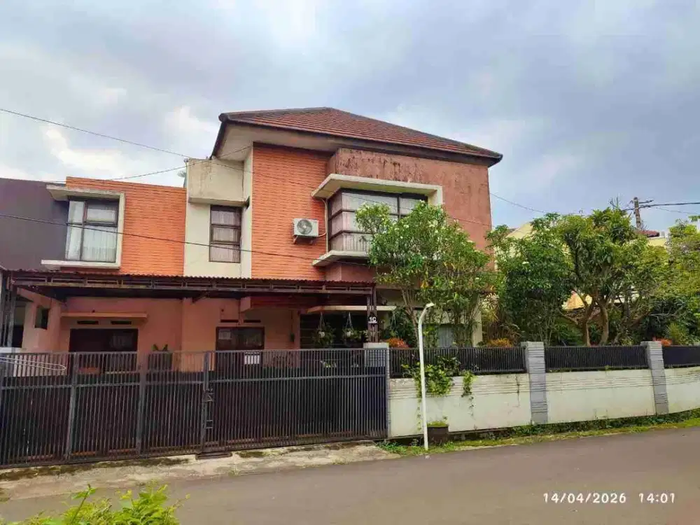 rumah 2lantai siap huni posisi hoek dekat arcamanik bandung kota