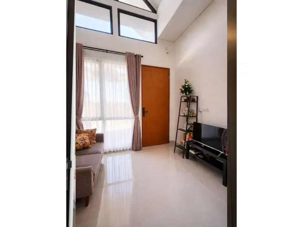 DIJUAL RUMAH SIAP HUNI SEMI FURNISH CLUSTER BARU DI SENTUL CITY SSR1034