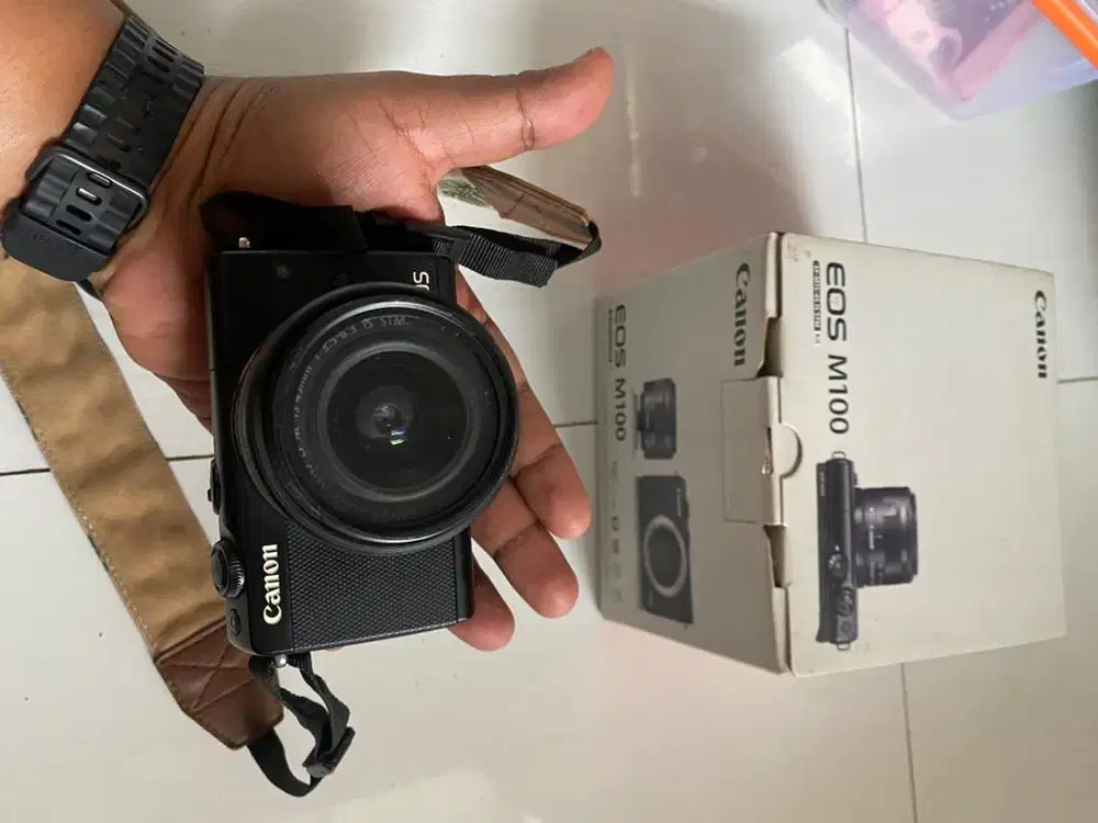 Kamera Mirrorless Canon M100