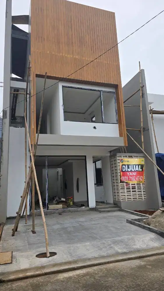 Dijual Rumah 3 Lantai di Serpong Garden 1 Cluster Green Park