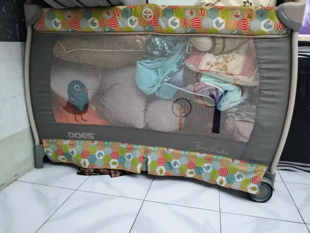 Does tempat tidur anak dan bermain
