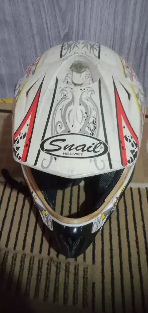 Helm snail dari pada ga kepake
