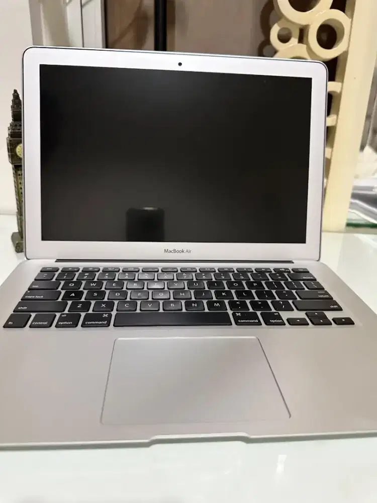 Dijual MacBook Air 13-inch Early 2015