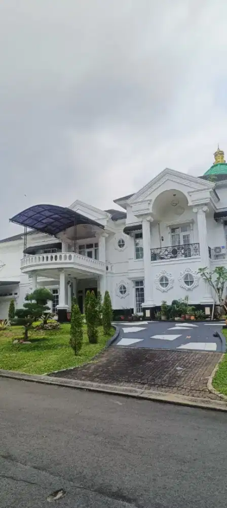 Dijual Rumah Sultan Classic Mediterranean di Legenda Wisata Cibubur