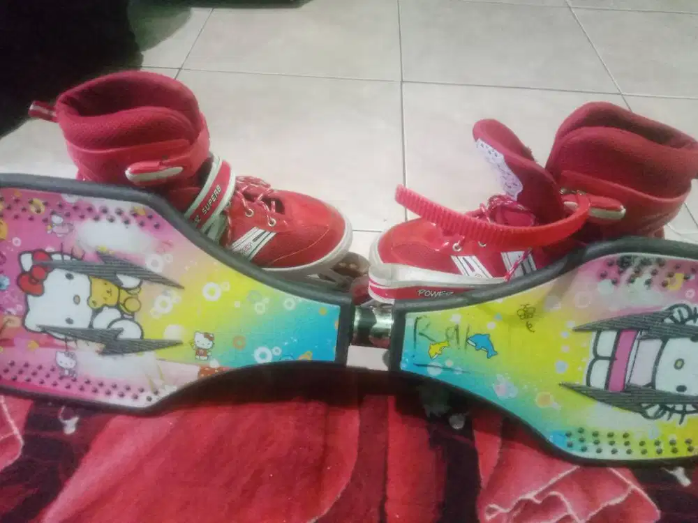 DI JUAL SEPATU RODA DAN SKATEBORD.YG SAYANG ANAK