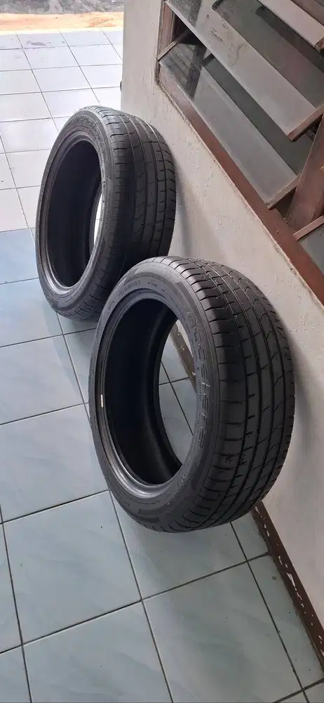 2 buah ban mobil uk. 215/55/R18 Bekas Chevrolet TRAX