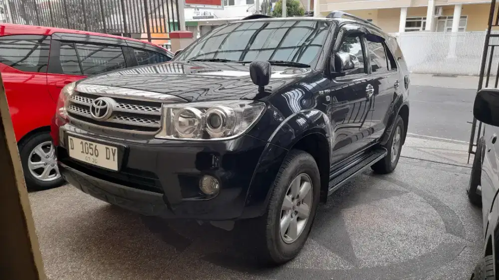 Toyota Fortuner G lux at (B) 2010 | 2011 km.low 100rb an (kredit TT)
