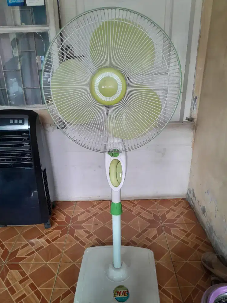 Jual kipas berdiri n bisa duduk Miyako 16 inch
