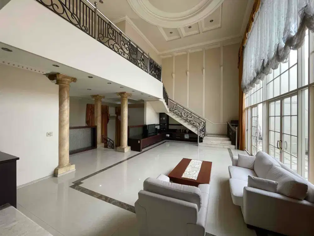 Rumah Bangunan Pribadi Terawat Jalan Utama Row Sangat Lebar Murah Jual Segera