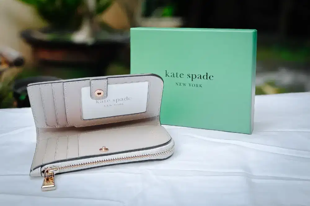 Dijual Devin colorblocked small Compact wallet