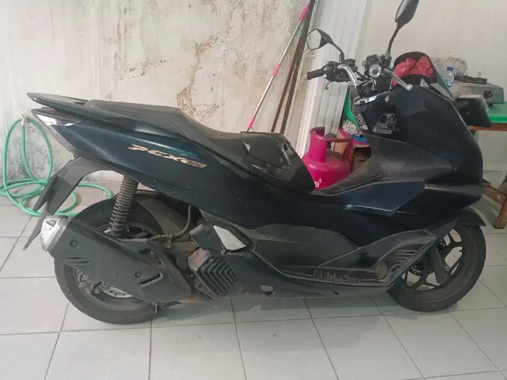 Di Juala Motor PCX tahun 2023 warna biru tua