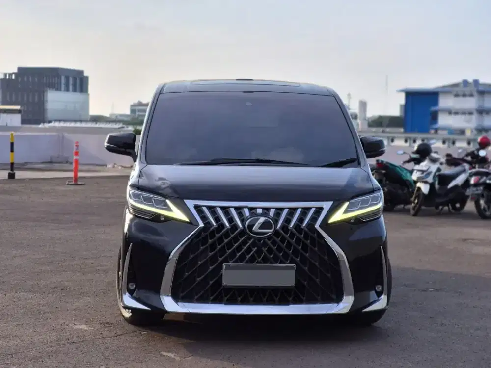 Lexus LM350 2023 4 seat