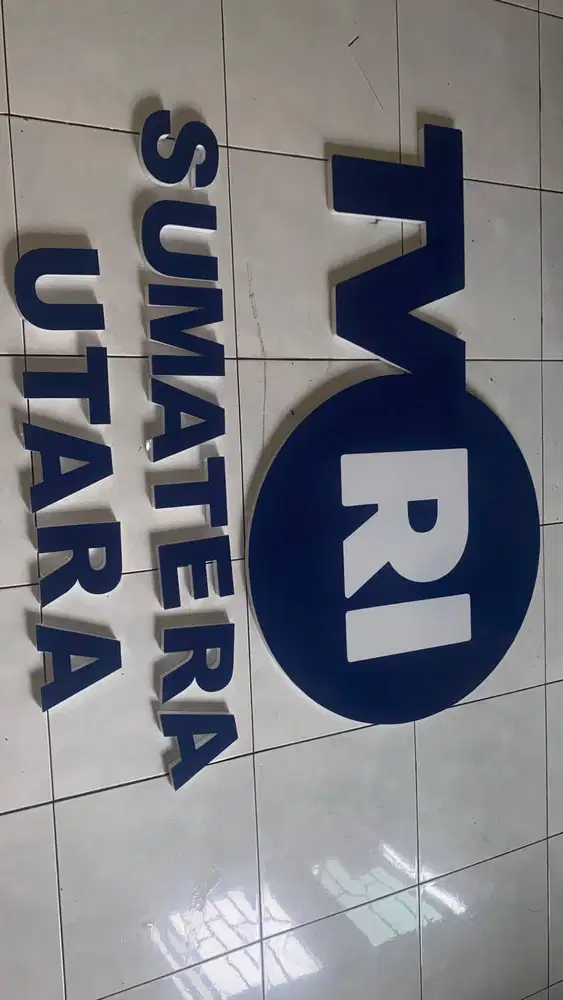 Huruf timbul akrilik non lampu