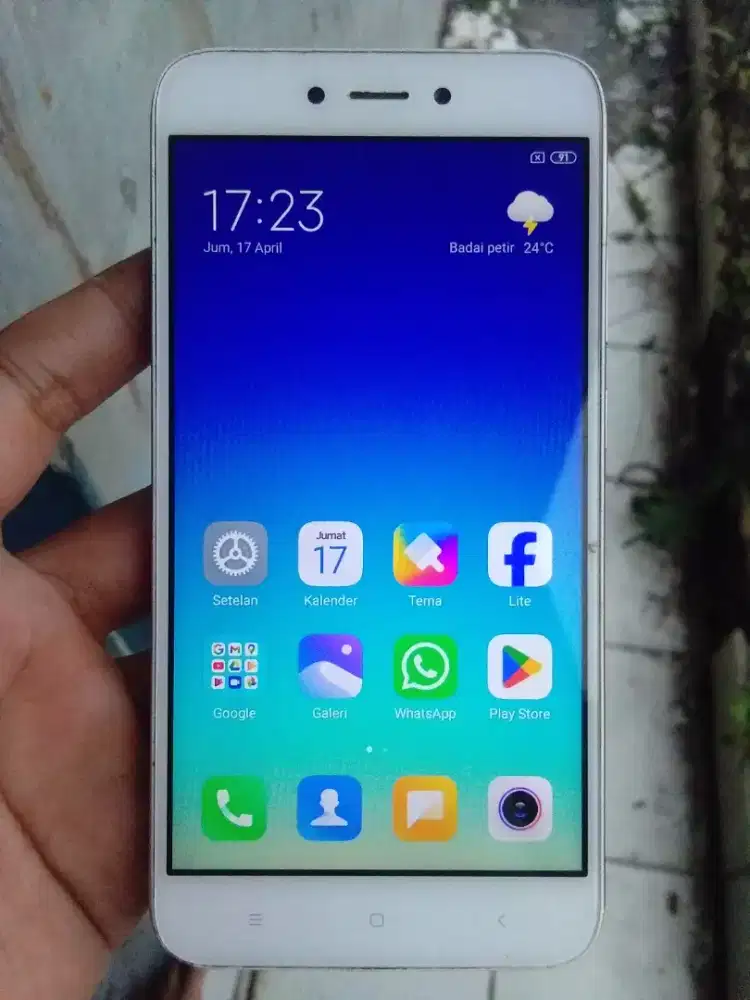 Xiaomi redmi 5a 4G 2/16 layar 5 inchi mulus