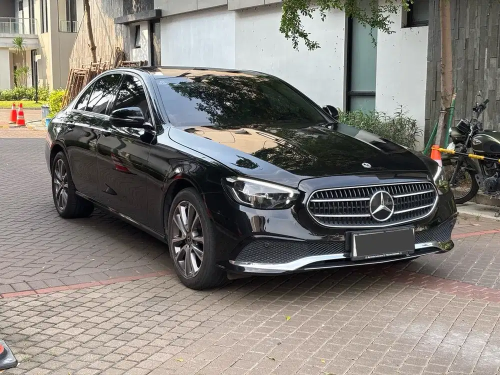 Dijual Mercedes Benz E200 2023 pemakaian pribadi dari baru