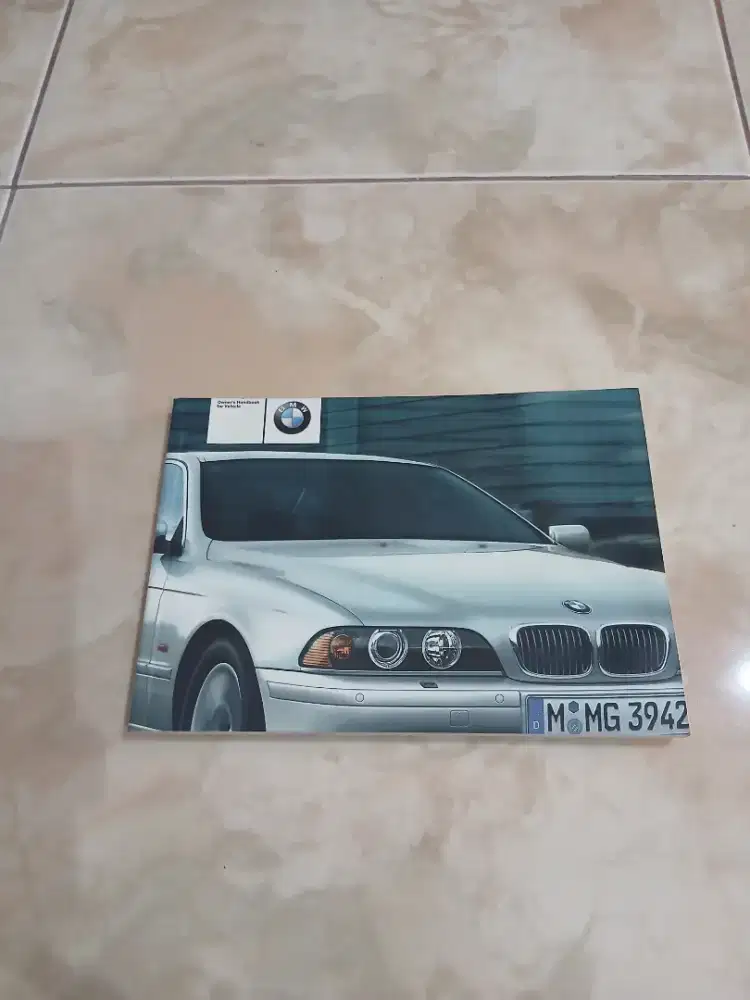 Buku manual pedoman kendaraan BMW seri 5