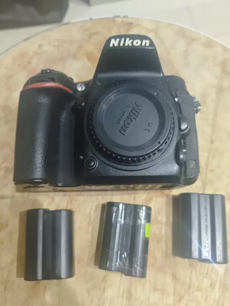 Kamera Nikon D750 kelengkapan sesuai postingan casan kondisi normal