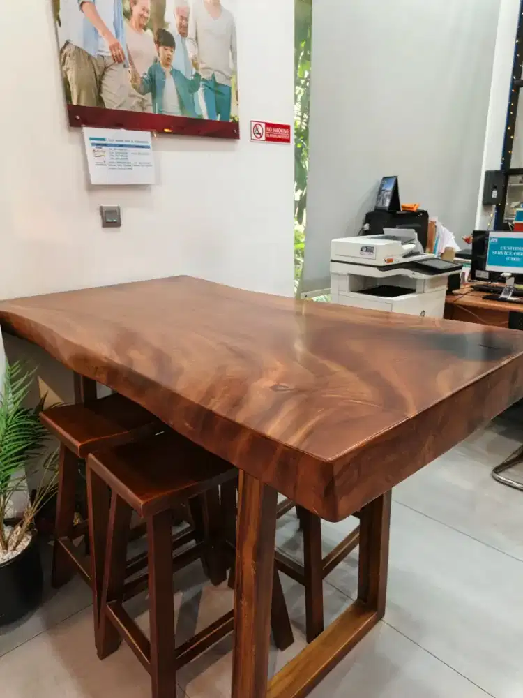 Dijual meja kayu cocok untuk resto / cafe / kantor
