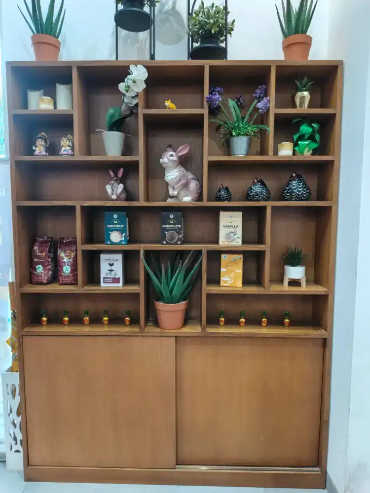 Dijual lemari display kayu asli