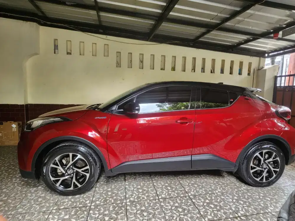 Dijual TOYOTA C HR  Hybrid 2019 Dual tone