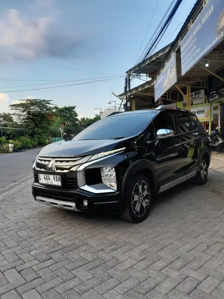 XPANDER CROSS AUTOMATIC 2019 HITAM