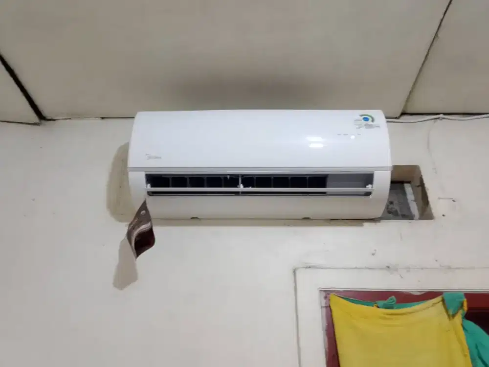 AC Midea ½ PK Kondisi Muluz