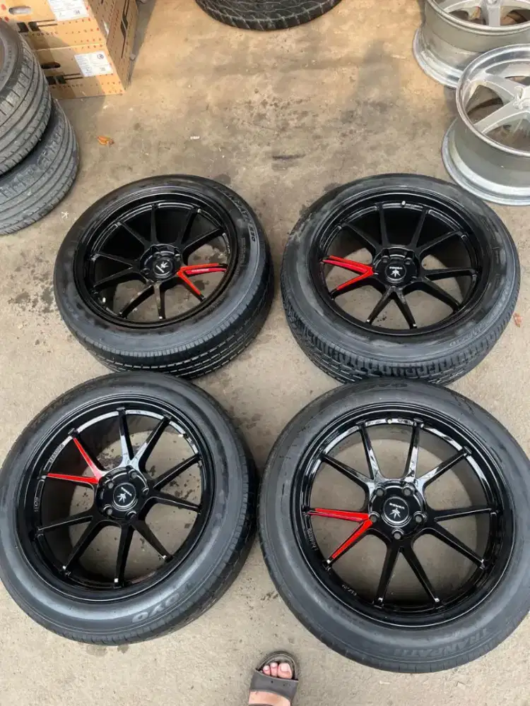 Lenso venom ring 18 lebar 9,5 pcd 5x114,3 ET 25 ban 235/50 R18 reborn