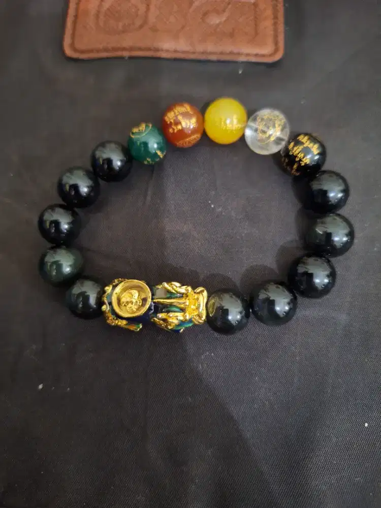 Gelang branded 
Pixiu gelang fashion 
Limited edition 
Barang terawat