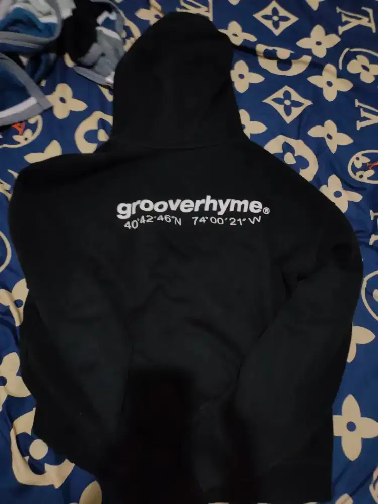 Hoodie Grooverhyme warna hitam