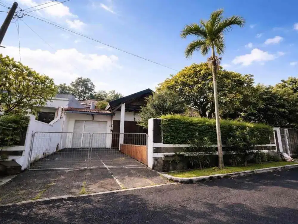 RUMAH KOKOH DI KOMPLEK FAVORIT – MEGA CINERE