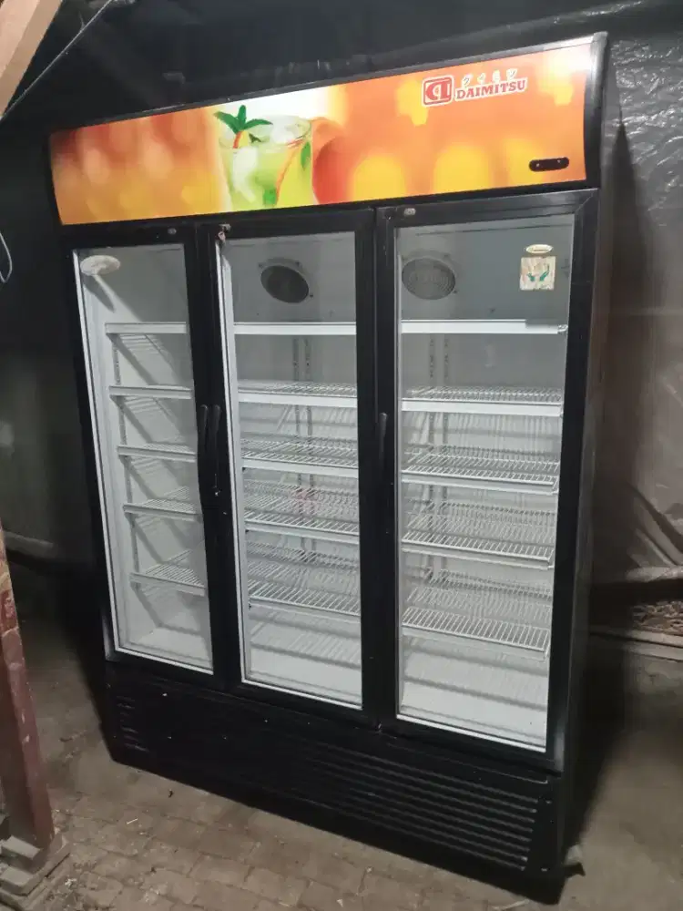Showcase 3 pintu merek daimitsu kapasitas 1500 litef