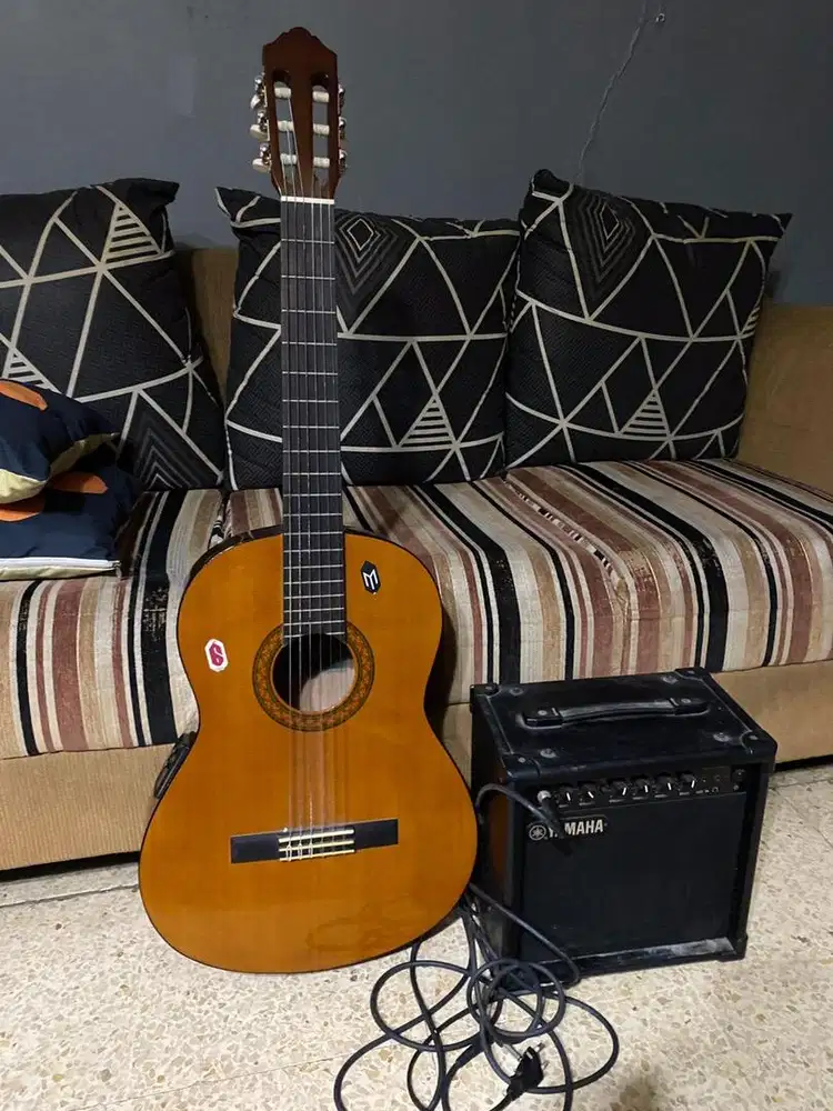 Yamaha Gitar Elektrik CX40