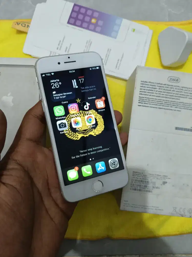 Di jual iphone 7 256GB lengkap