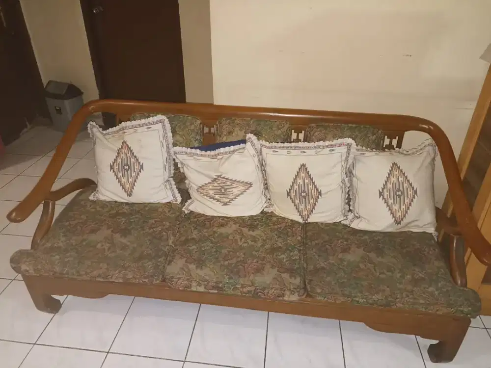 Bangku tamu panjang bahan jati