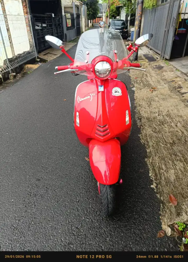 Vespa 946 red edition
