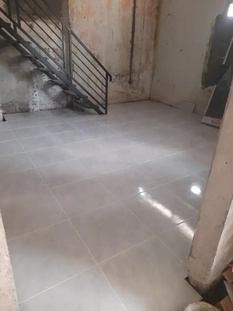 Jasa tenaga borongan pasang granit & keramik