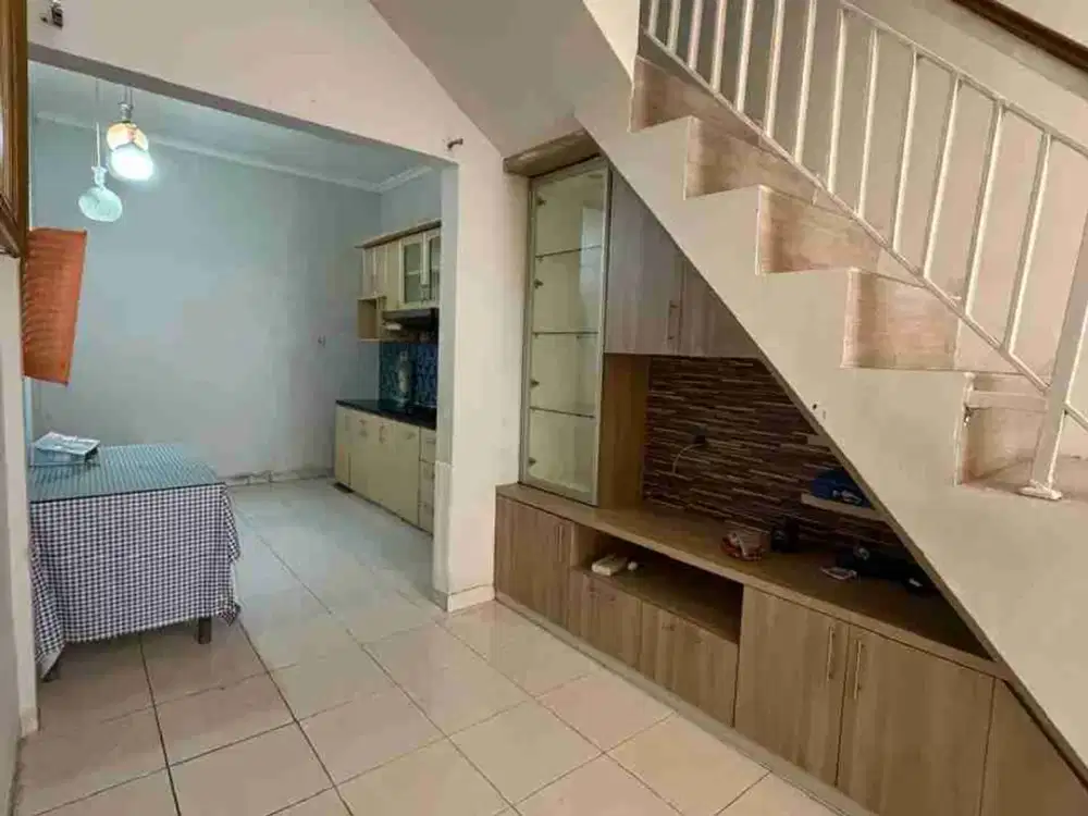 Rumah Dua Lantai di Kota Wisata Cibubur