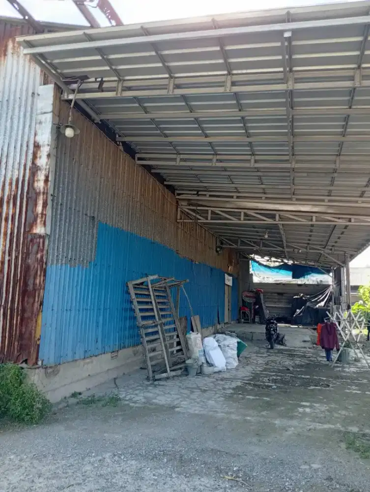 Di sewakan gudan dengan luas 2000m sudah termasuk bangunan