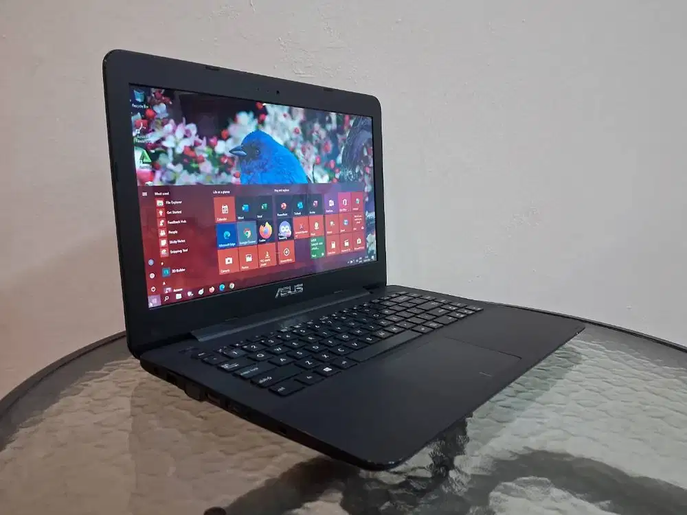 Asus Gen 7 6GB SSD ReadyUp VGA Radeon R2 Laptop Mulus Normal GARANSI