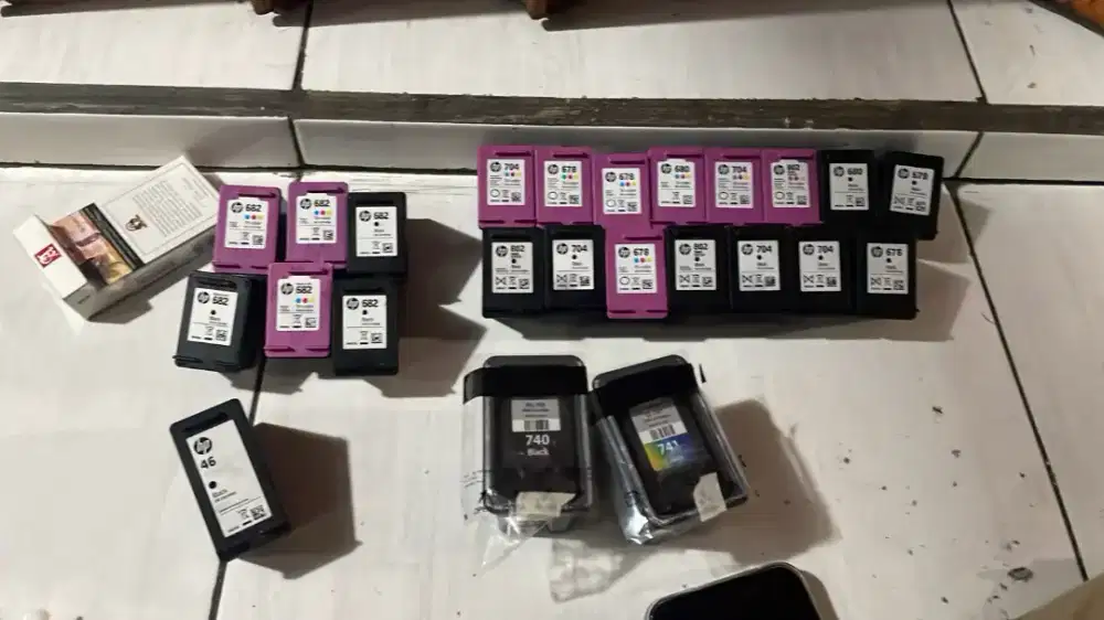 Beli hp bekas kosongan ORI kak 680.682 belum pernah di refil