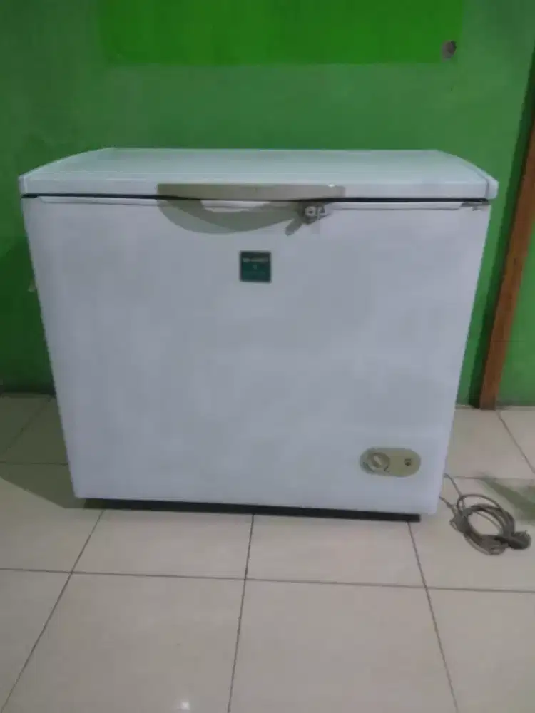 Freseer box merk Sharp