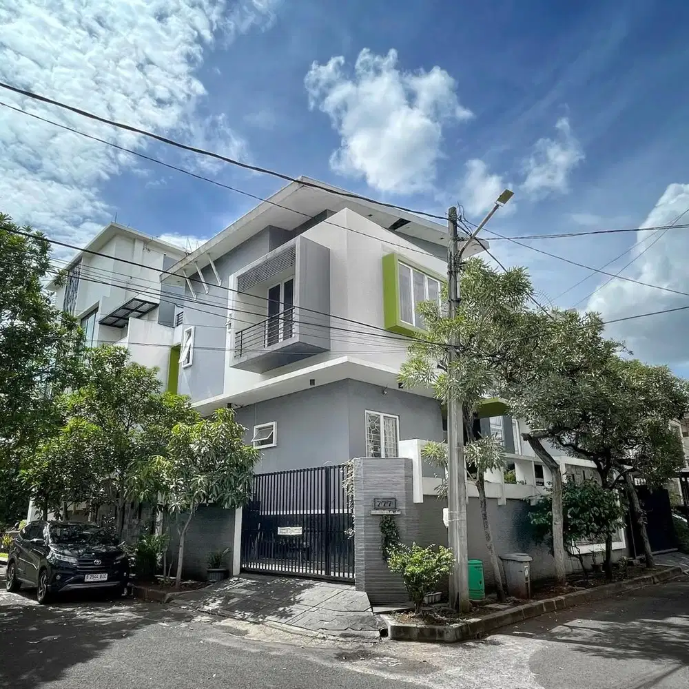 Rumah 3 lantai + Rooftop