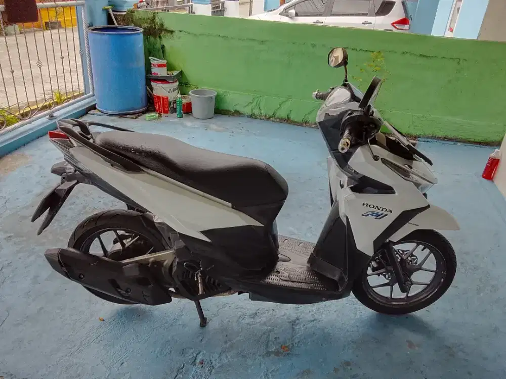 Jual Vario 150 Putih