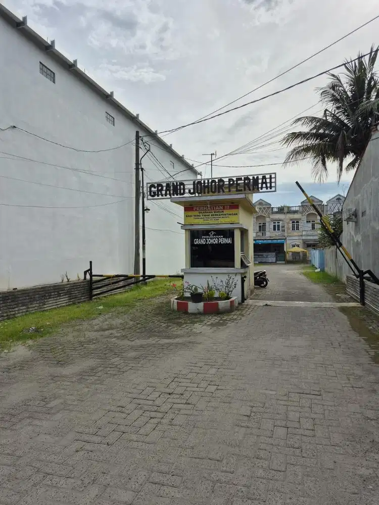 Rumah komplek Karya Wisata Johor Permai Medan