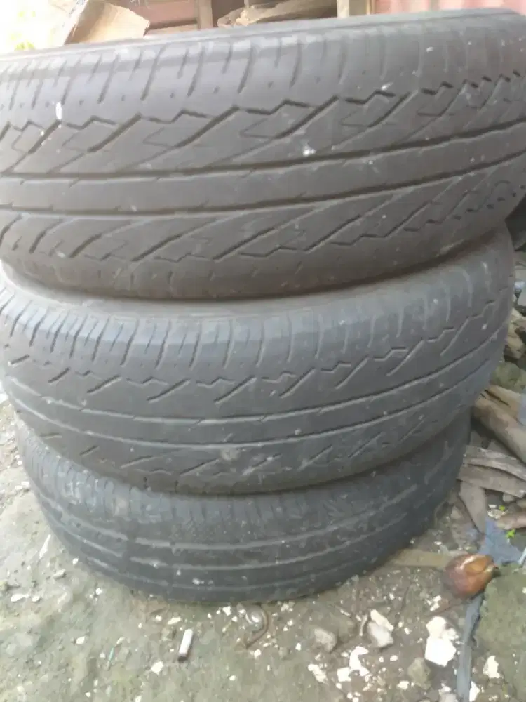 3 buah Ban bekas copotan grand Livina ukuran R15