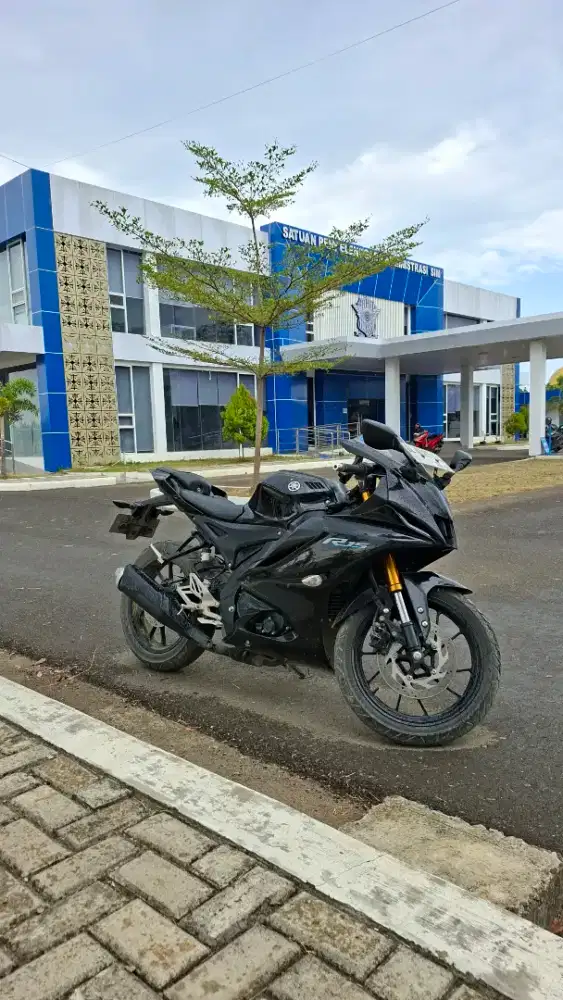 Dijual cepat R15 v4 2022 + knalpot 3 suara
