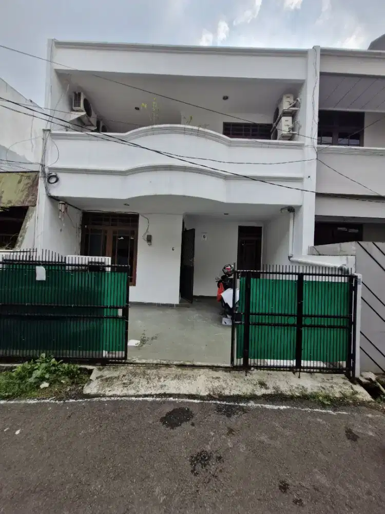 Jual cepat rumah siap huni 2 lantai