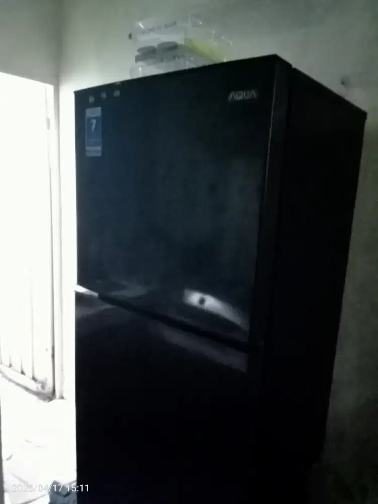 Jual kulkas second tapi masih bagus bangett baru dipakek satu tahun