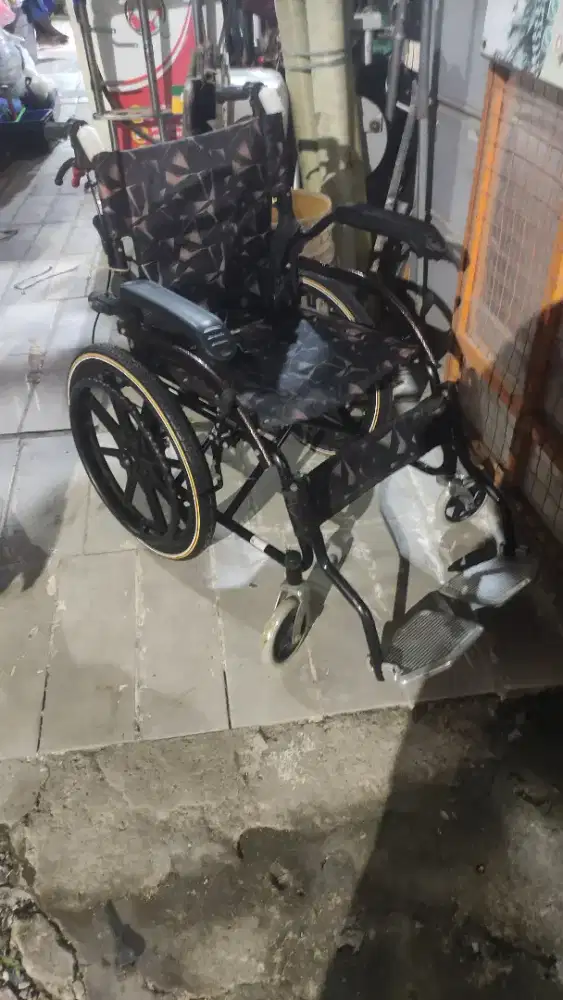 KURSI RODA TRAVELLING